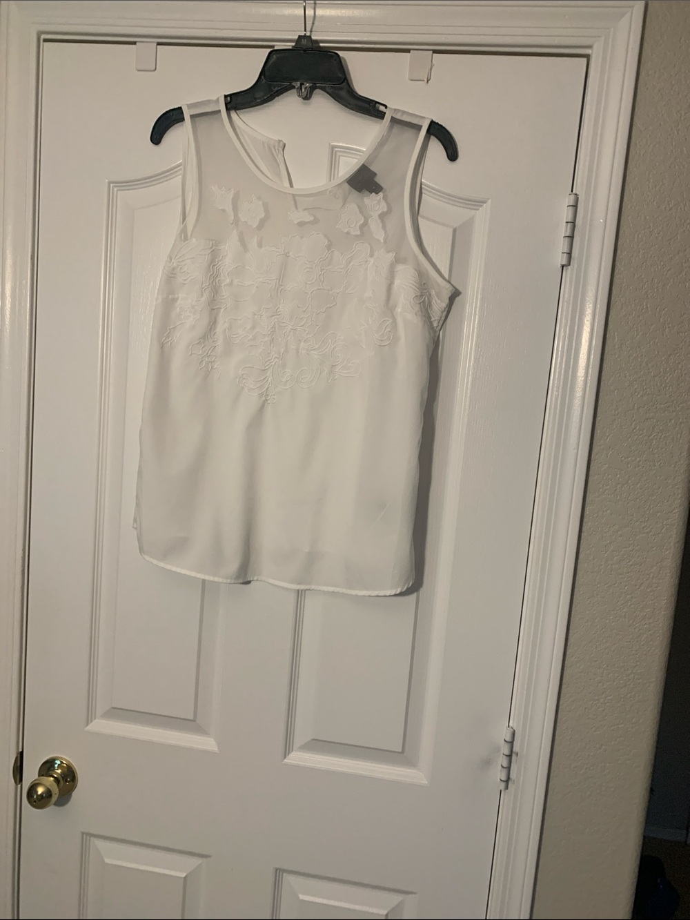 Worthington White Sleeveless Floral Appliqué Camisole